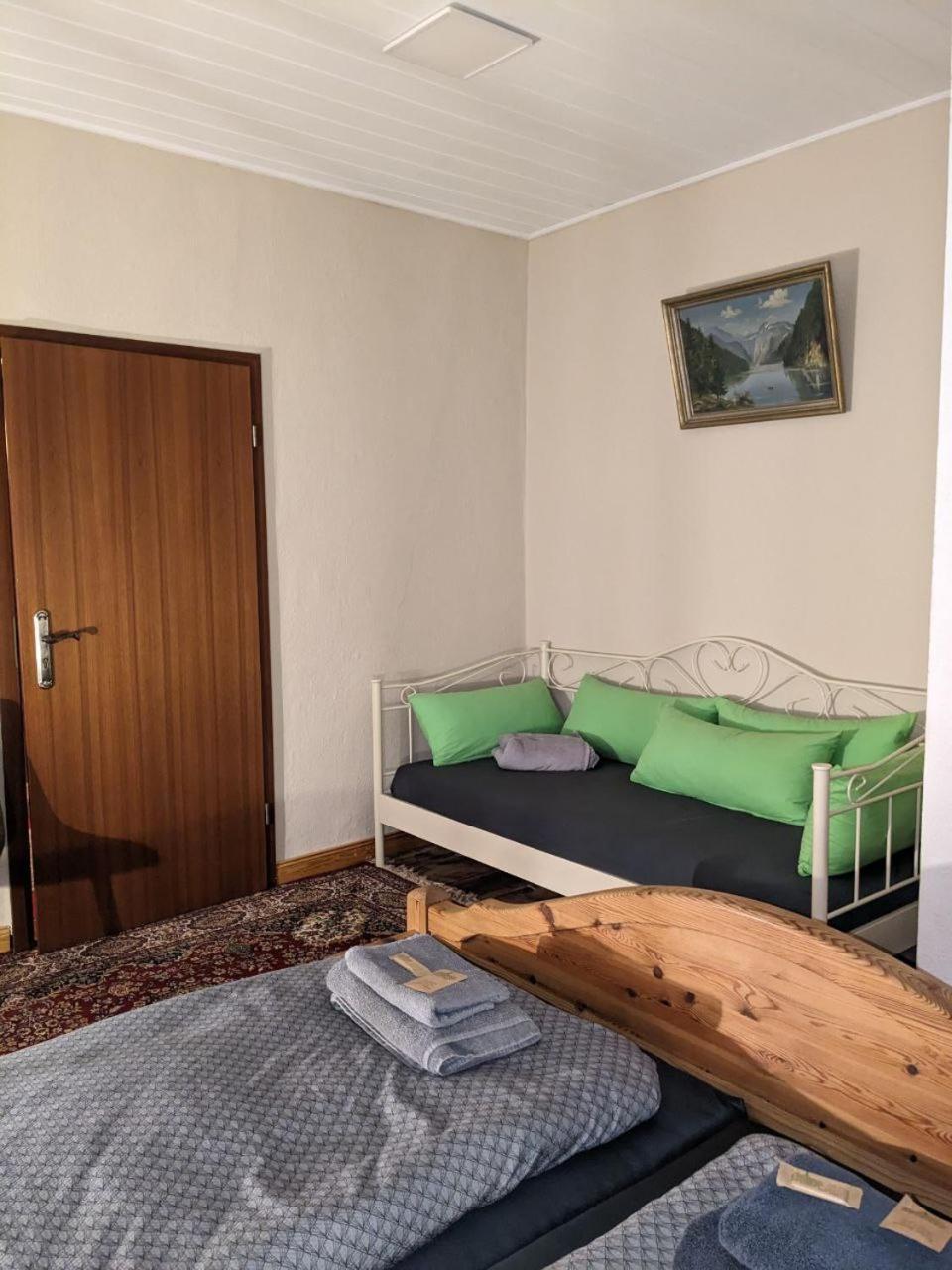 Gasthaus "Zum Goldenen Ross" Uhlstädt Esterno foto